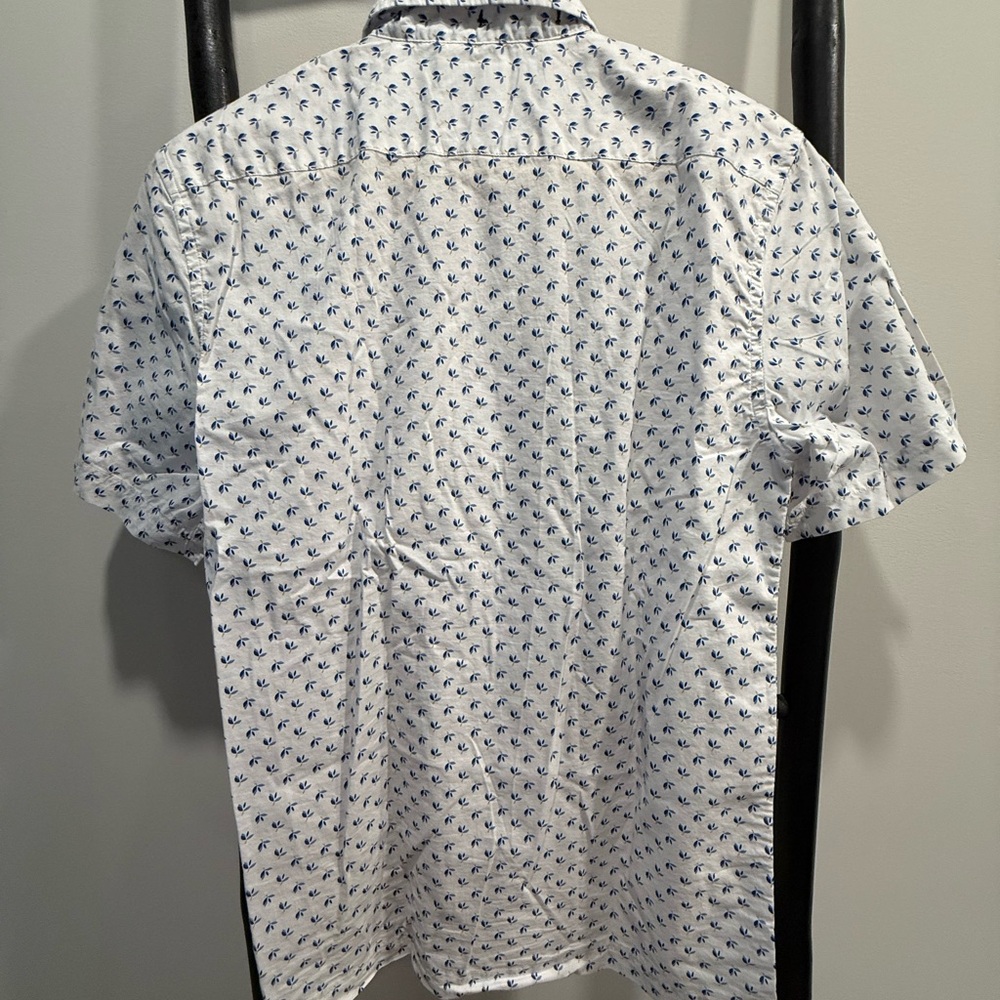 XS Banana Republic Button Down White and Blue Slim Fit Print Shirt - Picture 7 of 8